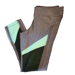 Women's Under Armour heat gear leggings